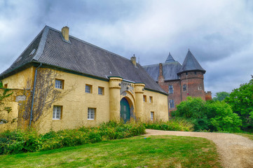Fototapeta na wymiar Historische Burganlagen in einem Park in Krefeld