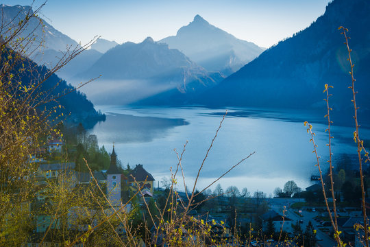 Blick &uuml;ber den Traunsee in Ebensee - Alpen in &Ouml;sterreich