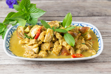 Green curry (Kaeng kheiyw hwan)