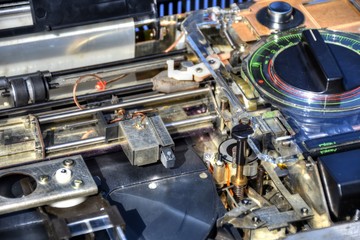 Bildplattenspieler, TED-Player, Mechanik, Nadel, Abtastsystem, Umlenkrolle, Welle, Kurbel, Knopf,...