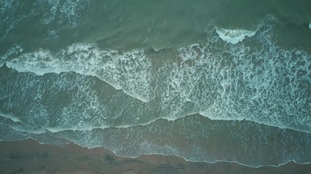  Aerial Dron Shot of the Baltic Sea Costline With Waves View From Above. Sea Waves Over a Sandy Beach.top View of Sea Waves Foaming and Splashing, Big Waves From Above 