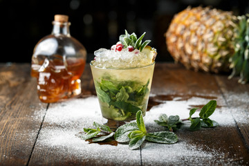refreshing mojito cocktail