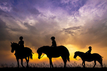 horse riding excursion © adrenalinapura