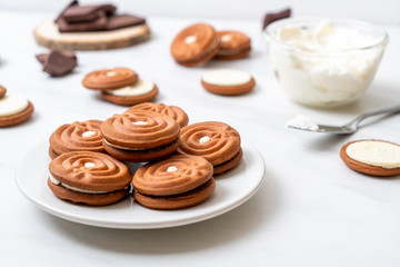 chocolate cookies with cream