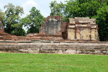 Fototapeta na wymiar Ayutthaya, Pagoda at Wat Mahathat,One of the famous temple in Ayutthaya,Temple in Ayutthaya Historical Park, Ayutthaya Province, Thailand.UNESCO world heritage