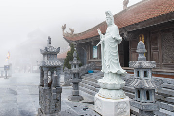 Obraz premium statue in temple