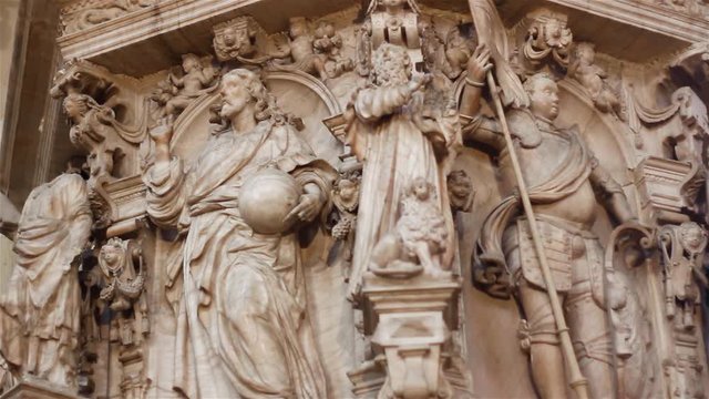 Closeup of the statues in the Magdeburg cathedral 01