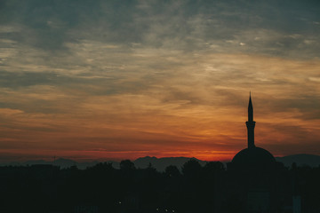 Obraz premium Mosque in Old Town in Skopje, North Macedonia