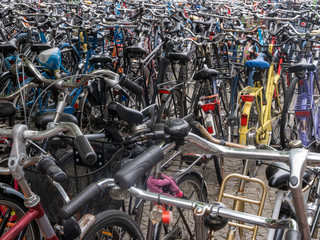 Obraz premium Parkplatz für Fahrräder in Groningen, Niederlande