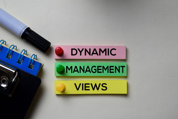 Obraz premium Dynamic Management Views - DMV text on sticky notes isolated on office desk