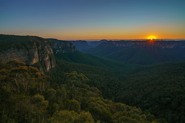 sunrise at govetts leap lookout, blue mountains, australia 6