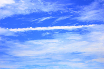Naklejka premium blue sky with white clouds