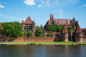 Fototapeta na wymiar marienburg castle in poland, travel pictures of europ medieval architecture
