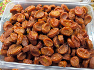  heap of many  dried apricots