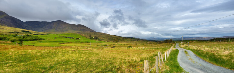 Fototapeta na wymiar Beautidul landscape of the Killarney National Park. Hiking in County Kerry, Ireland.