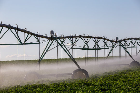 Center pivot crop irrigation system for farm management