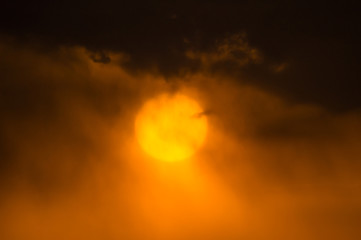 Fototapeta na wymiar 雲の向こうの太陽DSC0185