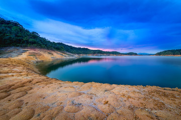 Amanecer en el embalse de Guatapé