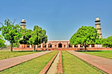 Fototapeta na wymiar The Tomb of Jahangir - mausoleum built for the Mughal Emperor Jahangir located in Shahdara Bagh in Lahore,