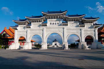 Fototapeta premium Asia, Taiwan, Taipei, Chiang Kai Shek memorial hall arch daylight