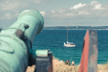 ship and cannon 