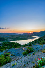Naklejka premium Spirit Lake Sunset At Mount Saint Helens