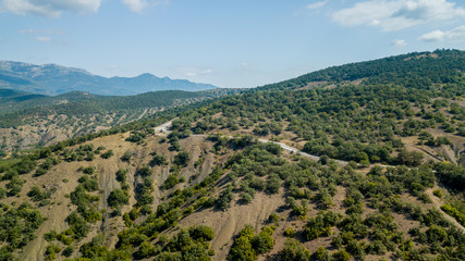 Obraz premium Crimea trip: view from drone of curvy mountain road