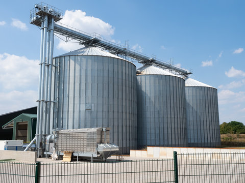 Getreidesilo - Gro&szlig;speicher - Getreideernte - Agrarindustrie