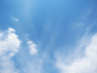 Obraz premium Bright sky The brightest sky on a new day has some clouds but looks bright.