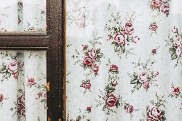 Vieux rideaux de tissu avec motif floral vintage