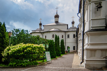 Monastery buildings are typical examples of Moscow and all-Russian architecture of the 17th century. Thick brick walls and small Windows served as protection against enemies and fires.