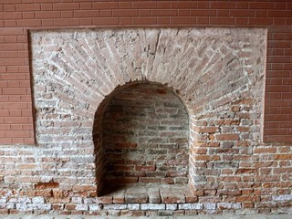 Comparison of old masonry and modern processing of the arch tunnel of the Peter and Paul fortress