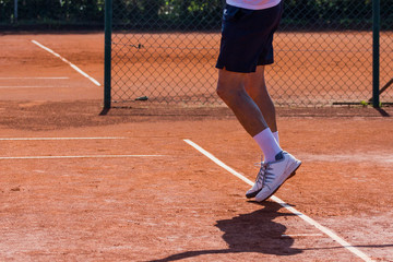 Obraz premium Tennisspieler auf einem Clay court Tennisplatz
