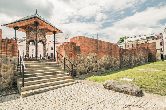 Remains of a Jewish synagogue in Tarn&oacute;w destroyed in Poland during the war