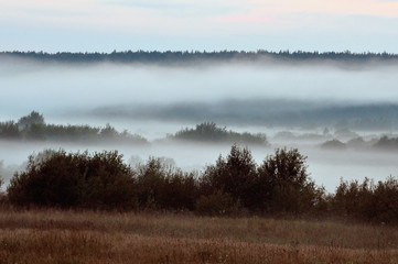 Fototapeta na wymiar foggy morning on the lake