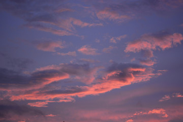 Naklejka na ściany i meble le nuvole si colorano di Rosso al tramonto del sole