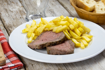 rôti de boeuf et frites