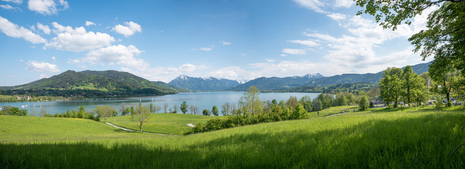 Landschaftspanorama Tegernsee, Blick vom Seeufer Kaltenbrunn