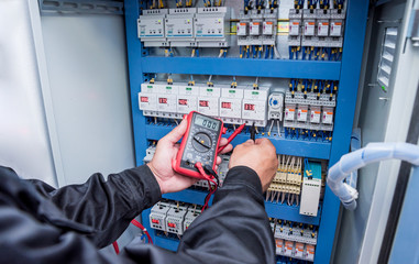 Electrical measurements with multimeter tester