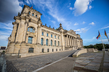Obraz premium German parliament (Reichstag) building in Berlin