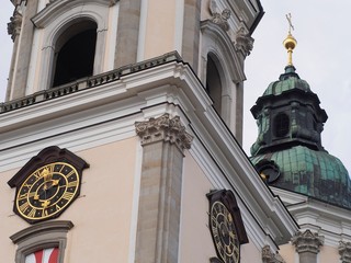 Stift St. Florian - Imposante Türme und Kirchenkreuz