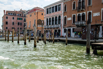  atracador de barcos ou pear em Veneza, Italia. Usado para aportar as gondolas, vaporetto e taxi - obrazy, fototapety, plakaty