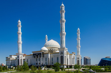 Fototapeta na wymiar Hazret Sultan Mosque in Nur Sultan