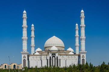 Fototapeta na wymiar Hazret Sultan Mosque in Nur Sultan