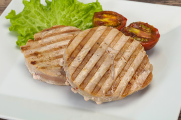 Grilled tuna steak with kumato