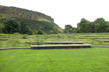 Fototapeta na wymiar Salisbury Crags in Holyrood Park in Edinburgh from the gardens of the Scottish parliament.