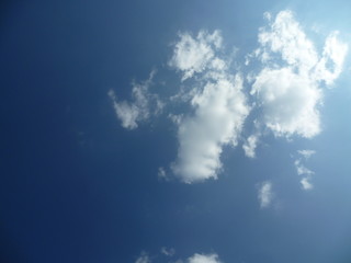 a white cloud flying along the blue sky