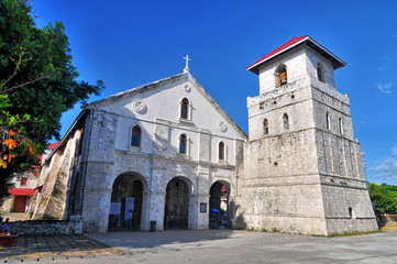 Katolicki kościół kolonialny w miejscowości Baclayon na Filipińskiej wyspie Bohol. - obrazy, fototapety, plakaty