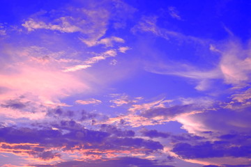 夏　雨上がり　幻想的な夕景