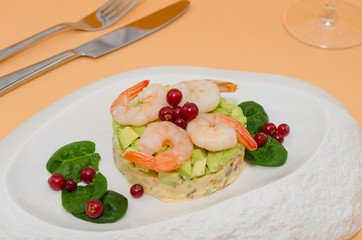Shrimp cocktail with avocado, baby spinach and red currant